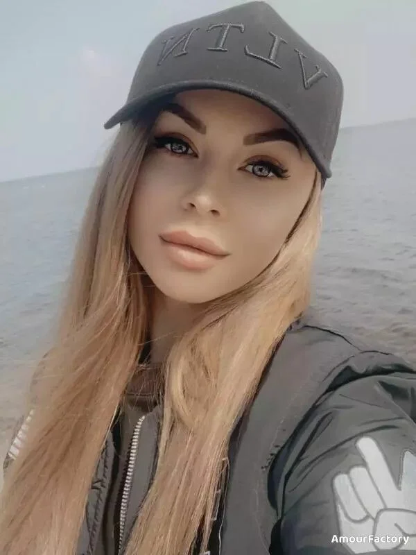 Yana Profile image 3