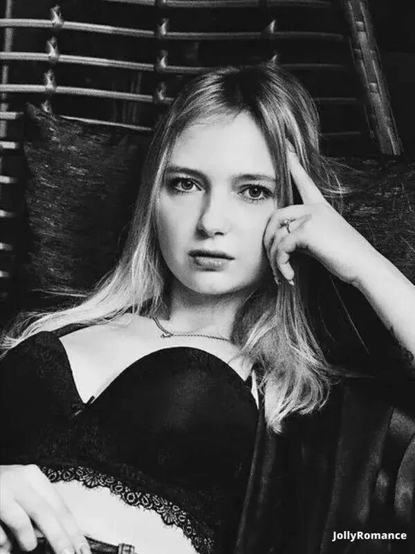 Julia Profile image 3
