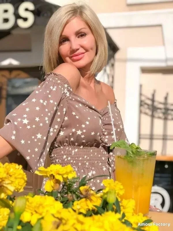Julia Profile image 4